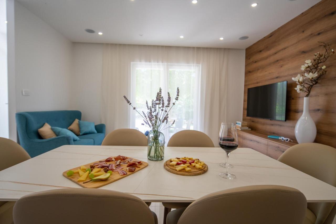 Garden Apartment Pakostane Bagian luar foto
