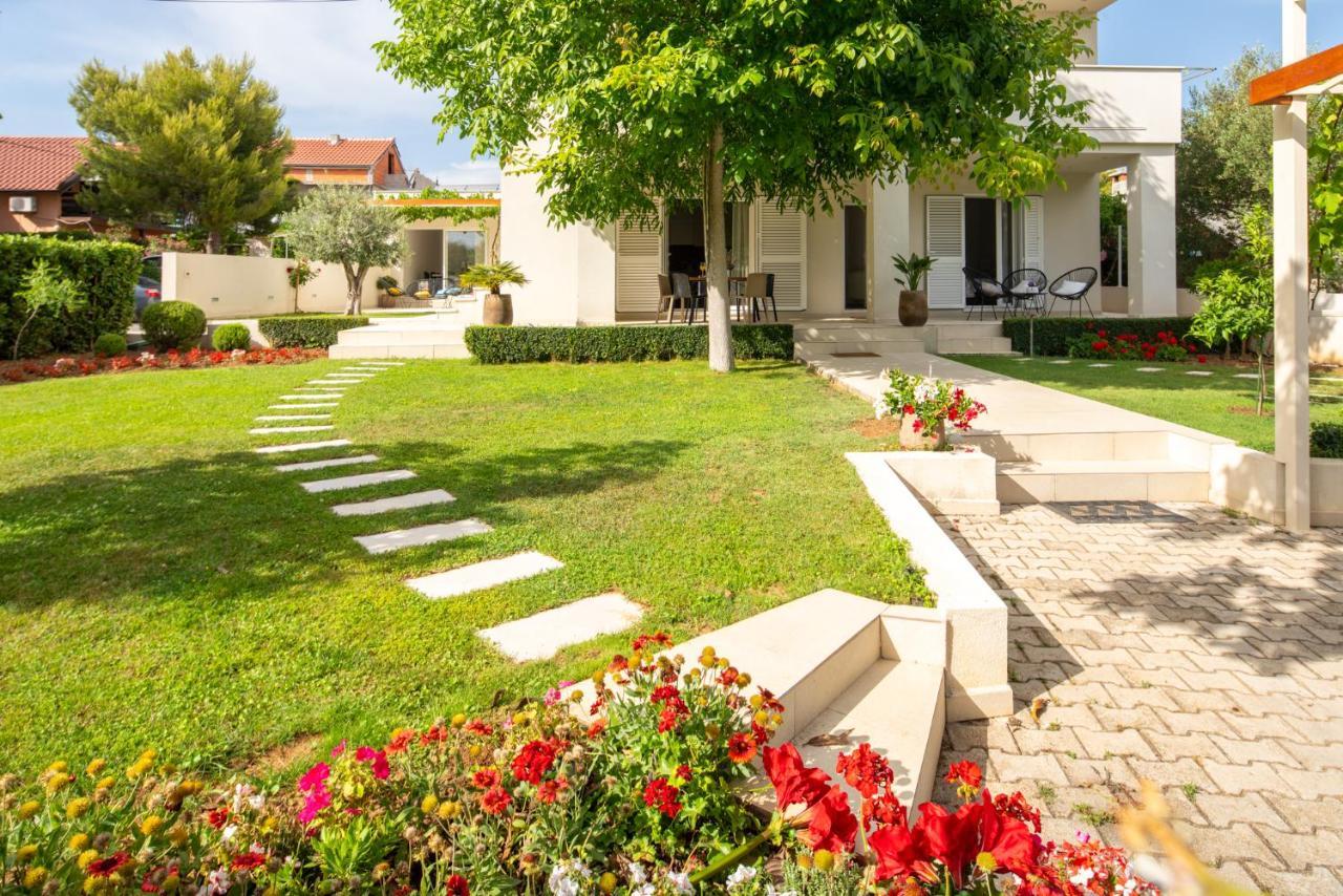 Garden Apartment Pakostane Bagian luar foto