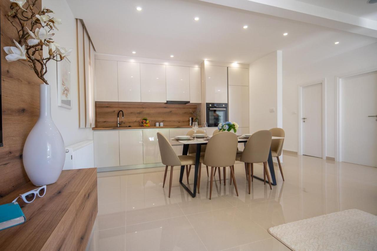 Garden Apartment Pakostane Bagian luar foto