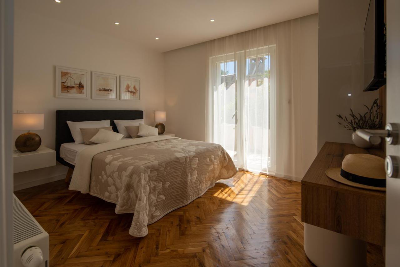 Garden Apartment Pakostane Bagian luar foto