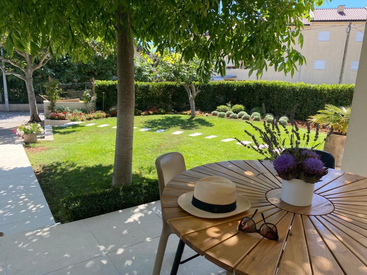 Garden Apartment Pakostane Bagian luar foto