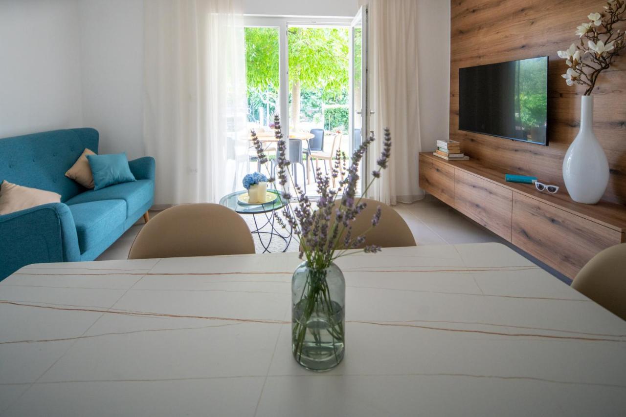 Garden Apartment Pakostane Bagian luar foto